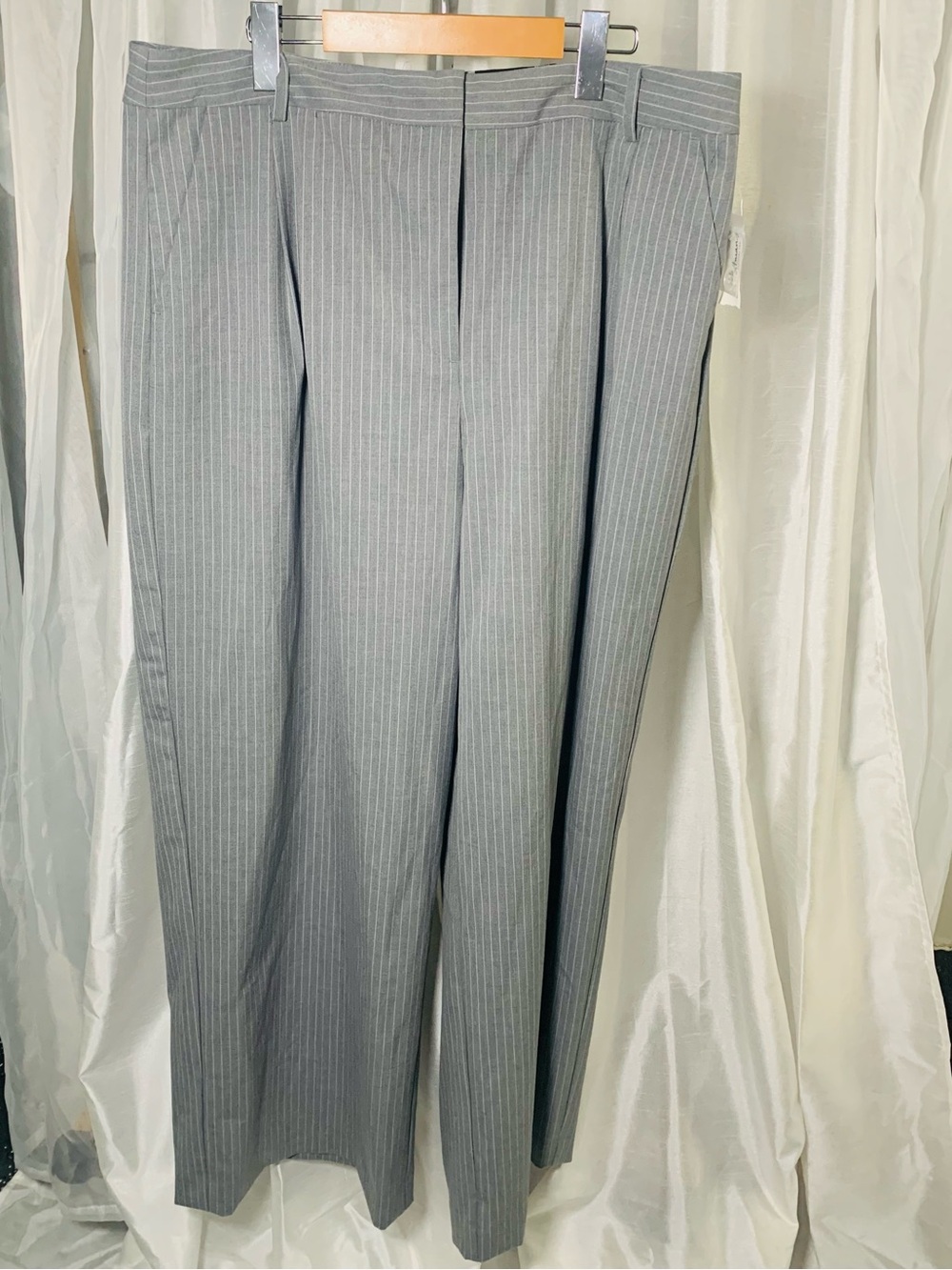 Reitmans Gray Pinstripe Women's Dress Pants